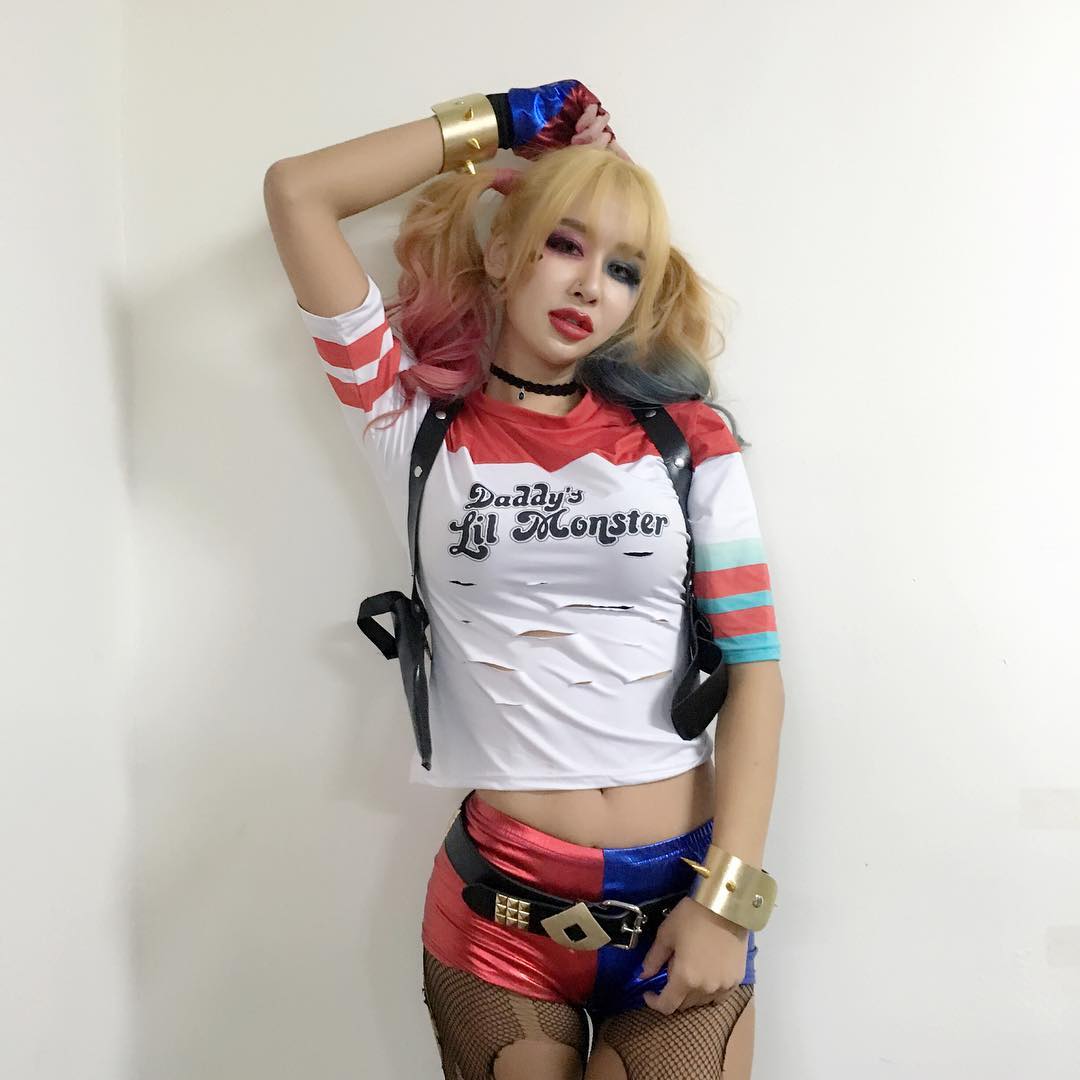 Thích nhân vật Harley Quinn nhưng không muốn làm lố? Hãy học kiểu makeup Harley Quinn phiên bản ngoan hiền này ngay thôi - Ảnh 6. Thích nhân vật Harley Quinn nhưng không muốn làm lố? Hãy học kiểu makeup Harley Quinn phiên bản ngoan hiền này ngay thôi - Ảnh 6.