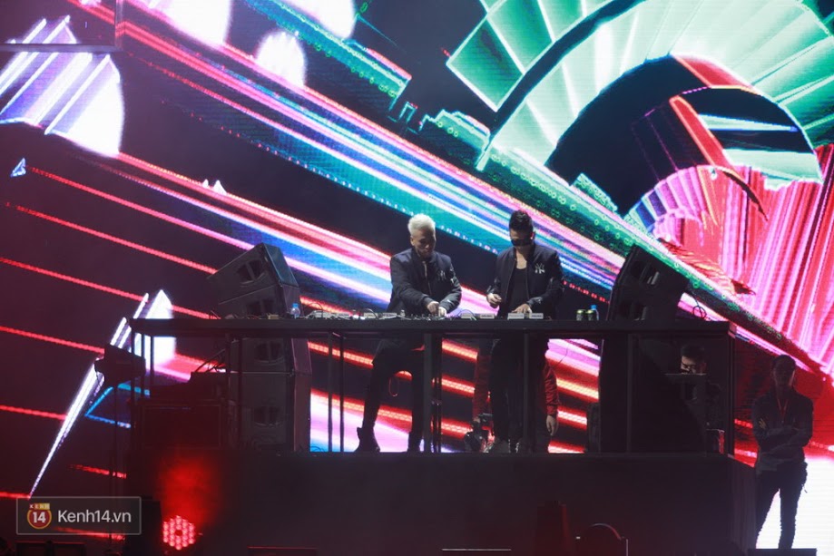 Tín đồ EDM Hà thành cuồng nhiệt với sự kiện âm nhạc lớn dịp cuối năm - Ảnh 14. Tín đồ EDM Hà thành cuồng nhiệt với sự kiện âm nhạc lớn dịp cuối năm - Ảnh 14.