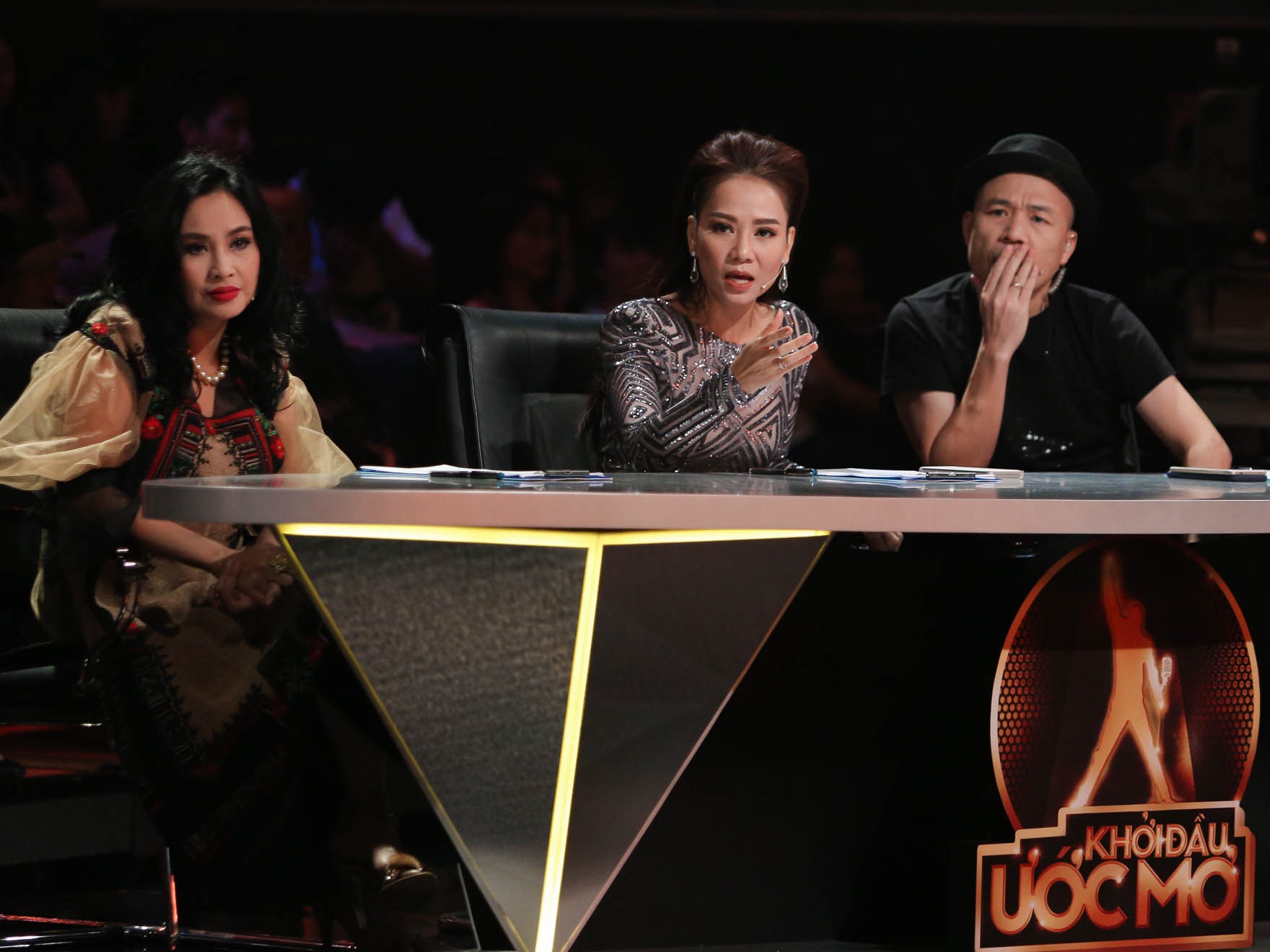 Thu Minh bất chợt nhắc về Hương Tràm trên sóng truyền hình - Ảnh 4. Thu Minh bất chợt nhắc về Hương Tràm trên sóng truyền hình - Ảnh 4.