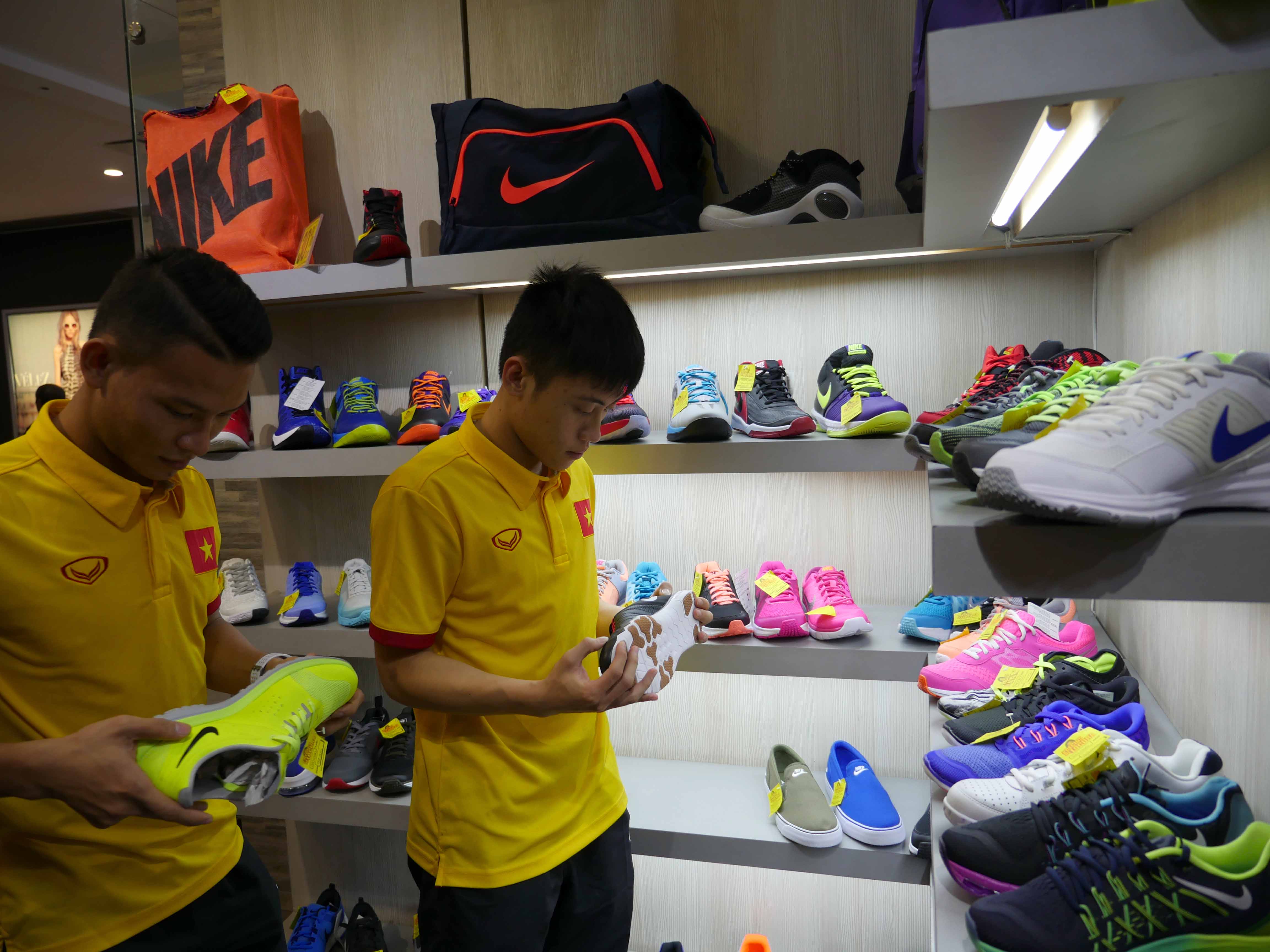 Chờ gặp Nga, tuyển futsal Việt Nam đi shopping ở Colombia - Ảnh 6. Chờ gặp Nga, tuyển futsal Việt Nam đi shopping ở Colombia - Ảnh 6.