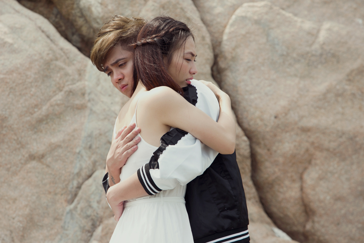 Bùi Anh Tuấn nhập tâm diễn cảnh khóc sướt mướt cùng người yêu - Ảnh 2. Bùi Anh Tuấn nhập tâm diễn cảnh khóc sướt mướt cùng người yêu - Ảnh 2.