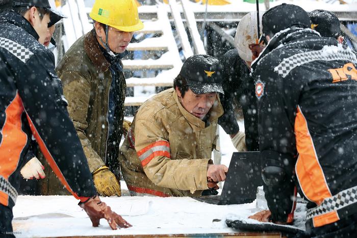 The Tunnel - Bài ca tình người và khát vọng sống của điện ảnh Hàn - Ảnh 6. The Tunnel - Bài ca tình người và khát vọng sống của điện ảnh Hàn - Ảnh 6.