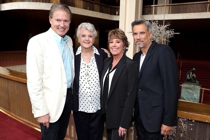 Người Đẹp & Quái Vật: 25 năm cho một tác phẩm hoạt hình kinh điển - Ảnh 6. Người Đẹp & Quái Vật: 25 năm cho một tác phẩm hoạt hình kinh điển - Ảnh 6.