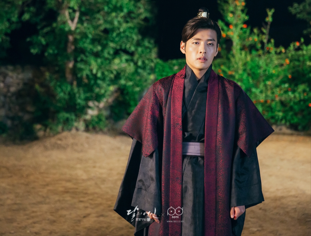 Moon Lovers: Tứ ca Wang So và Bát ca Wang Wook, tình nào là đáng đáp đền? - Ảnh 1. Moon Lovers: Tứ ca Wang So và Bát ca Wang Wook, tình nào là đáng đáp đền? - Ảnh 1.
