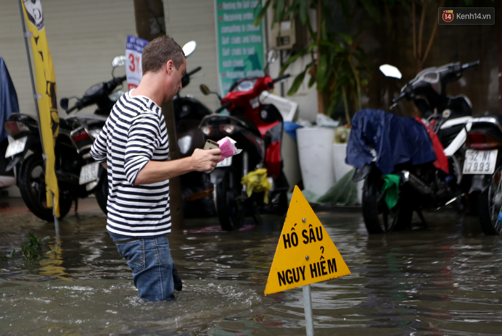 Sài Gòn lại ngập, chuyên gia nói gì về việc mưa đến chậm so với dự báo thời tiết? - Ảnh 5. Sài Gòn lại ngập, chuyên gia nói gì về việc mưa đến chậm so với dự báo thời tiết? - Ảnh 5.
