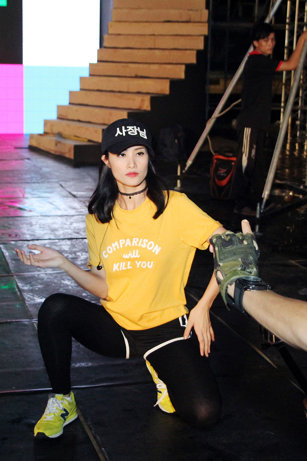 Đông Nhi cùng ê-kíp chạy sân khấu cho liveshow đến 4 giờ sáng - Ảnh 14. Đông Nhi cùng ê-kíp chạy sân khấu cho liveshow đến 4 giờ sáng - Ảnh 14.