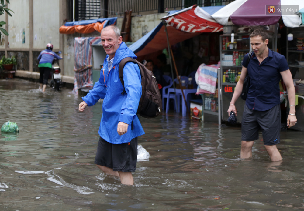 Sài Gòn lại ngập, chuyên gia nói gì về việc mưa đến chậm so với dự báo thời tiết? - Ảnh 6. Sài Gòn lại ngập, chuyên gia nói gì về việc mưa đến chậm so với dự báo thời tiết? - Ảnh 6.