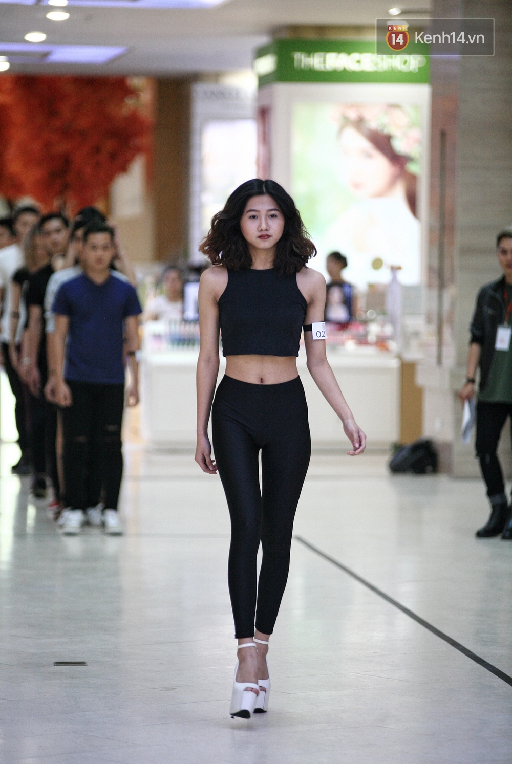 Vietnam International Fashion Week rục rịch tuyển mẫu, chuẩn bị tổ chức tại Hà Nội - Ảnh 8. Vietnam International Fashion Week rục rịch tuyển mẫu, chuẩn bị tổ chức tại Hà Nội - Ảnh 8.