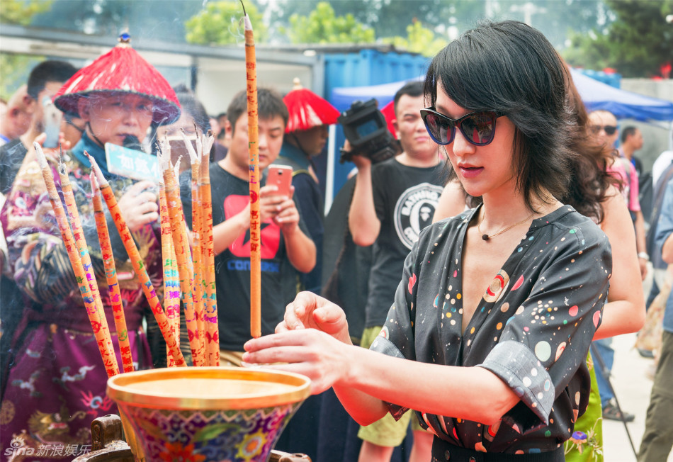 Hoắc Kiến Hoa gây ngỡ ngàng khi bất ngờ xuất hiện với kiểu đầu trọc lóc - Ảnh 2. Hoắc Kiến Hoa gây ngỡ ngàng khi bất ngờ xuất hiện với kiểu đầu trọc lóc - Ảnh 2.