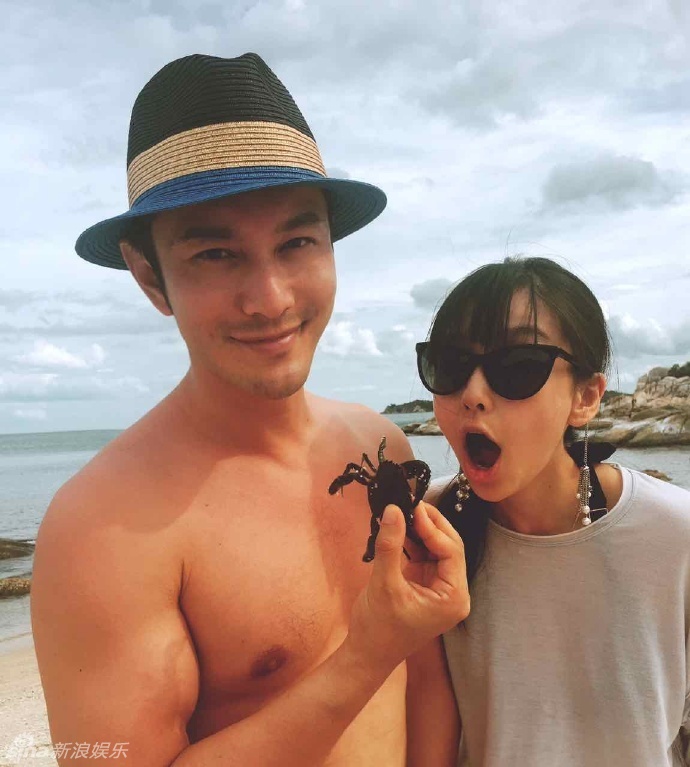 Kỷ niệm 1 năm đám cưới thế kỷ, Huỳnh Hiểu Minh chính thức tuyên bố Angela Baby đã mang thai - Ảnh 3. Kỷ niệm 1 năm đám cưới thế kỷ, Huỳnh Hiểu Minh chính thức tuyên bố Angela Baby đã mang thai - Ảnh 3.