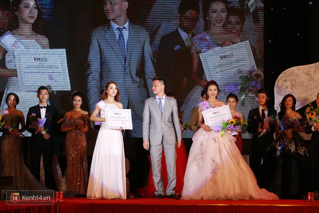 Nam thanh, nữ tú hội ngộ trong đêm chung kết Miss & Mr VNU 2016 - Ảnh 21. Nam thanh, nữ tú hội ngộ trong đêm chung kết Miss & Mr VNU 2016 - Ảnh 21.