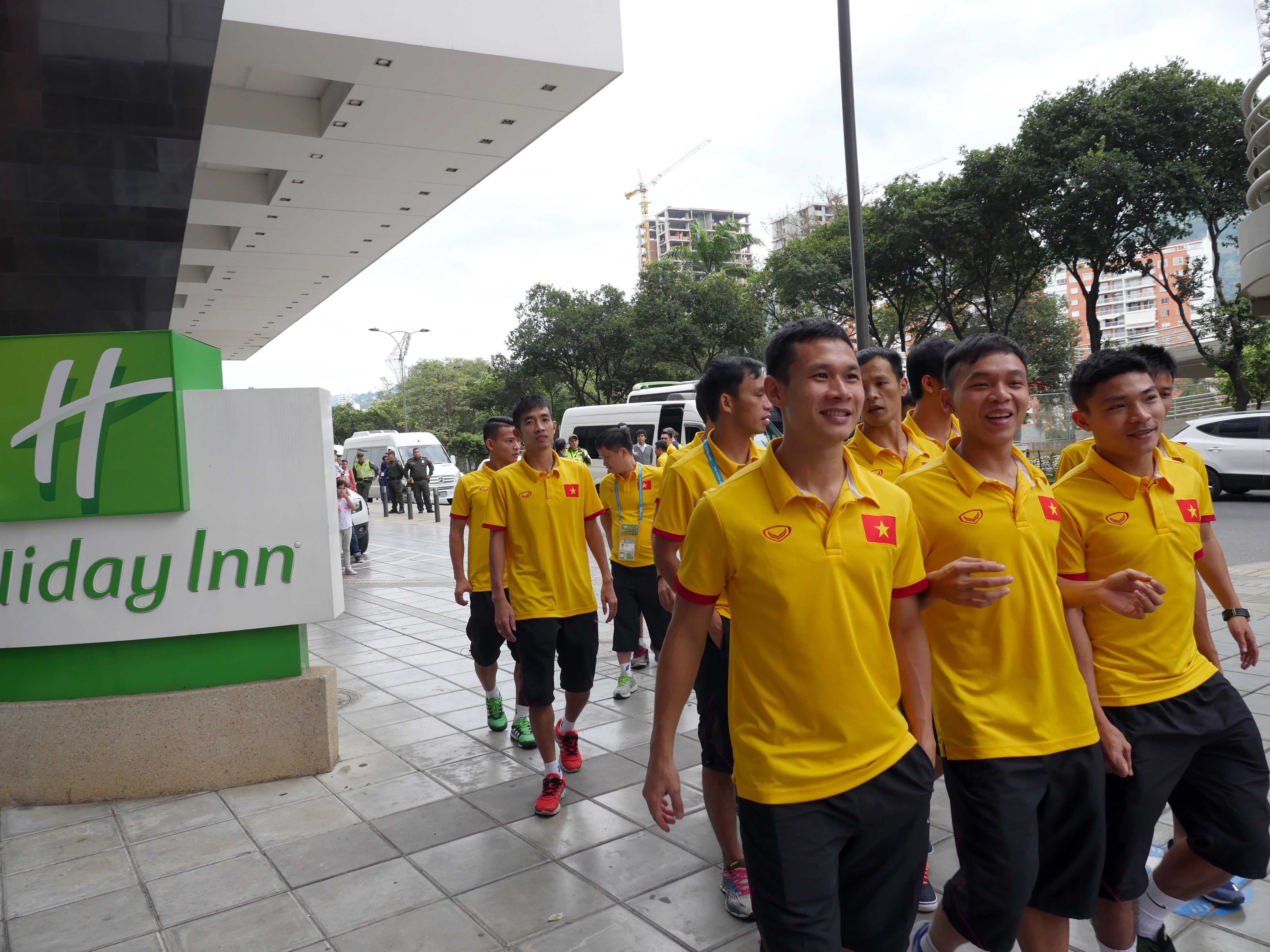 Chờ gặp Nga, tuyển futsal Việt Nam đi shopping ở Colombia - Ảnh 3. Chờ gặp Nga, tuyển futsal Việt Nam đi shopping ở Colombia - Ảnh 3.