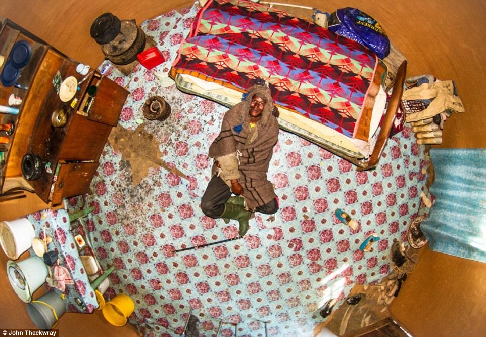 Chiêm ngưỡng chân dung thế hệ trẻ qua bộ ảnh phòng ngủ ở khắp nơi trên thế giới - Ảnh 8. Chiêm ngưỡng chân dung thế hệ trẻ qua bộ ảnh phòng ngủ ở khắp nơi trên thế giới - Ảnh 8.