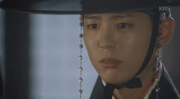 “Moonlight”: Thế tử Park Bo Gum tự tay cắt đứt vòng hẹn ước với Kim Yoo Jung - Ảnh 7. “Moonlight”: Thế tử Park Bo Gum tự tay cắt đứt vòng hẹn ước với Kim Yoo Jung - Ảnh 7.