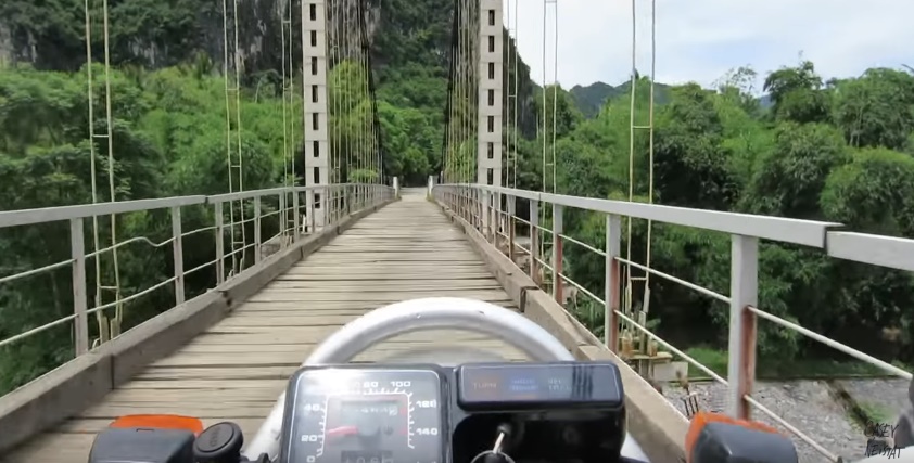 The Vietnam Notebook: Chuyến du ngoạn thú vị của hai cha con người Mỹ không biết mẩu tiếng Việt nào - Ảnh 12. The Vietnam Notebook: Chuyến du ngoạn thú vị của hai cha con người Mỹ không biết mẩu tiếng Việt nào - Ảnh 12.