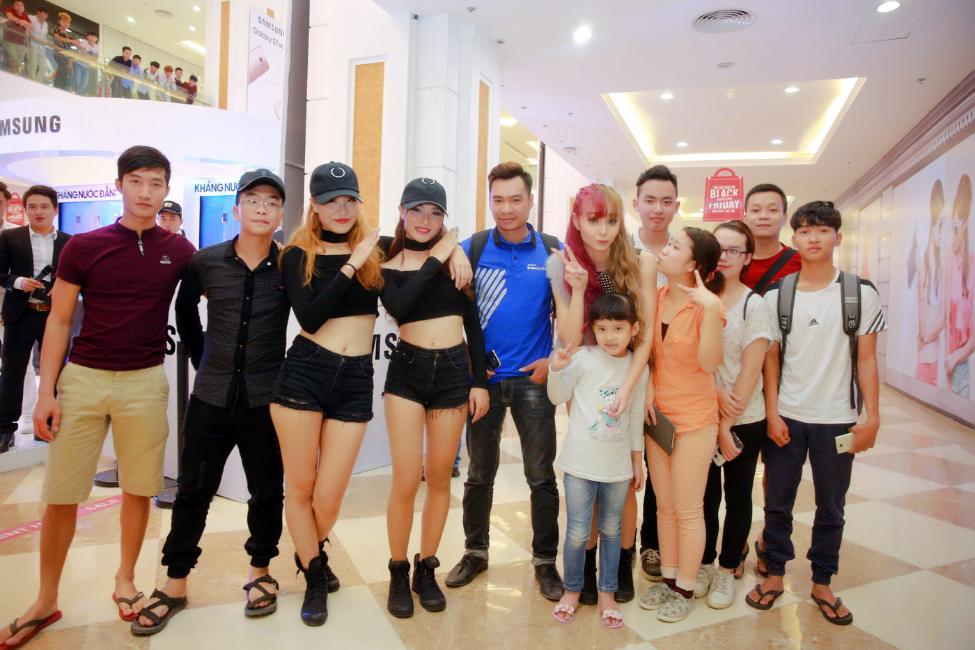 Bông hồng lai MLee gây chú ý với tóc 2 màu, khoe chân thon tại sự kiện - Ảnh 12. Bông hồng lai MLee gây chú ý với tóc 2 màu, khoe chân thon tại sự kiện - Ảnh 12.