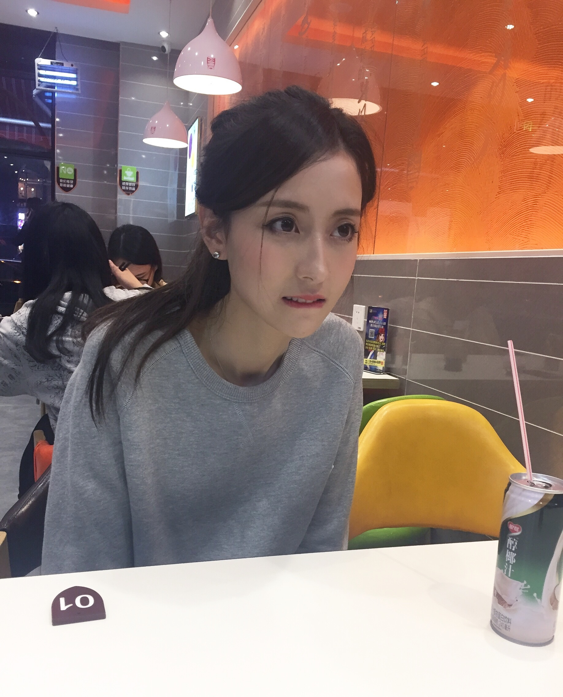 Cô nàng với gương mặt xinh đẹp lai giữa 3 mỹ nhân số 1 Trung Quốc - Ảnh 15. Cô nàng với gương mặt xinh đẹp lai giữa 3 mỹ nhân số 1 Trung Quốc - Ảnh 15.