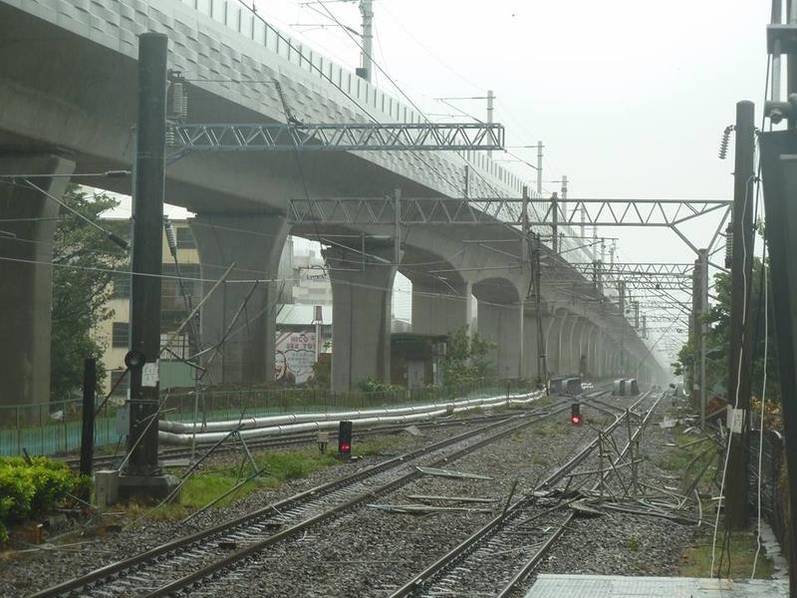 Bão Megi tàn phá Trung Quốc, thổi bay cả người, nhà, tủ lạnh... trên đường phố - Ảnh 16. Bão Megi tàn phá Trung Quốc, thổi bay cả người, nhà, tủ lạnh... trên đường phố - Ảnh 16.