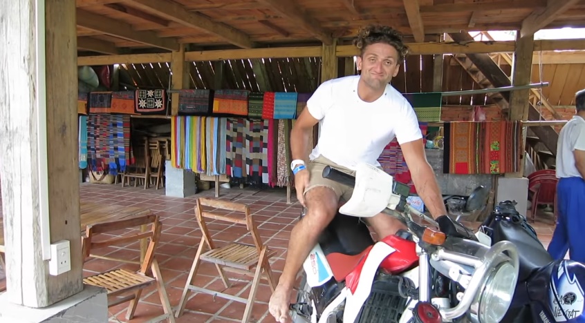 The Vietnam Notebook: Chuyến du ngoạn thú vị của hai cha con người Mỹ không biết mẩu tiếng Việt nào - Ảnh 11. The Vietnam Notebook: Chuyến du ngoạn thú vị của hai cha con người Mỹ không biết mẩu tiếng Việt nào - Ảnh 11.