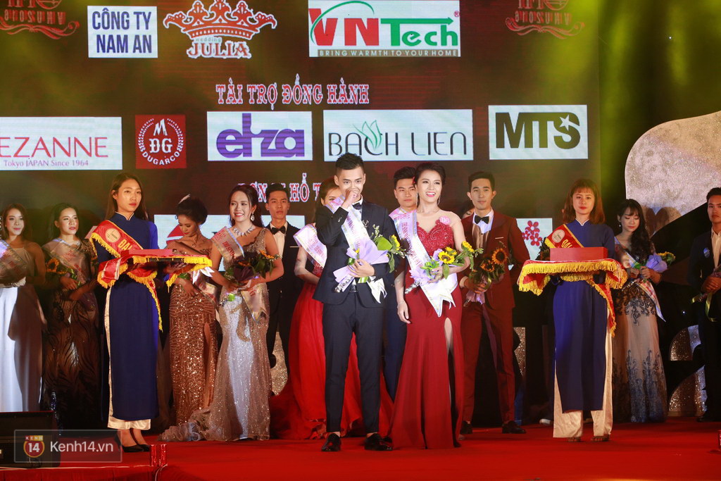 Nam thanh, nữ tú hội ngộ trong đêm chung kết Miss & Mr VNU 2016 - Ảnh 15. Nam thanh, nữ tú hội ngộ trong đêm chung kết Miss & Mr VNU 2016 - Ảnh 15.