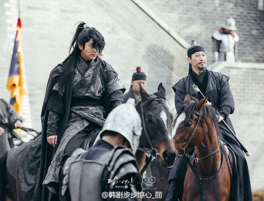 Moon Lovers: Hoàng tử Lee Jun Ki có vượt qua cái bóng Ngô Kỳ Long, IU có làm nên chuyện? - Ảnh 7. Moon Lovers: Hoàng tử Lee Jun Ki có vượt qua cái bóng Ngô Kỳ Long, IU có làm nên chuyện? - Ảnh 7.