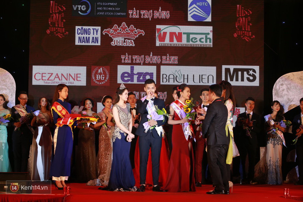 Nam thanh, nữ tú hội ngộ trong đêm chung kết Miss & Mr VNU 2016 - Ảnh 16. Nam thanh, nữ tú hội ngộ trong đêm chung kết Miss & Mr VNU 2016 - Ảnh 16.
