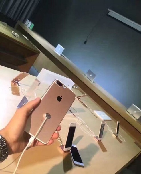 iPhone 7 Plus bất ngờ xuất hiện trên tay diễn viên Lâm Chí Dĩnh - Ảnh 4.