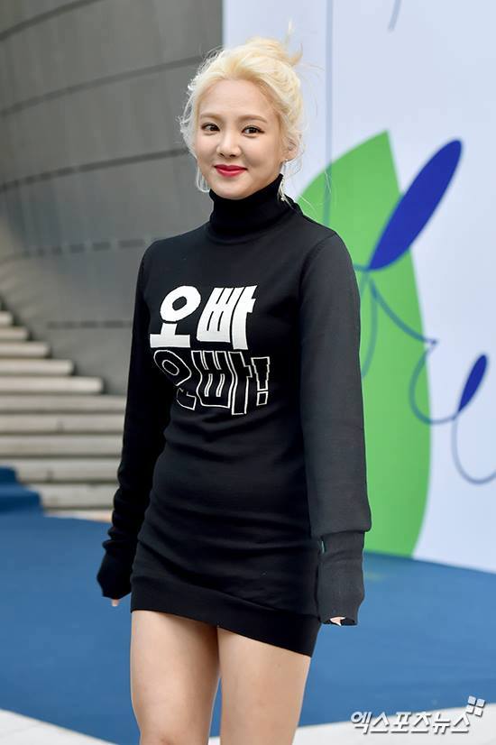 Sooyoung mặc sến, Hyomin khoe chân dài bất tận dự show tại Tuần lễ thời trang Seoul - Ảnh 18.