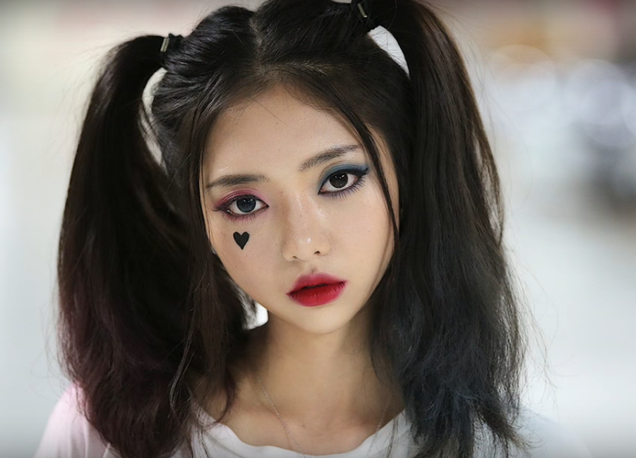 Thích nhân vật Harley Quinn nhưng không muốn làm lố? Hãy học kiểu makeup Harley Quinn phiên bản ngoan hiền này ngay thôi - Ảnh 7. Thích nhân vật Harley Quinn nhưng không muốn làm lố? Hãy học kiểu makeup Harley Quinn phiên bản ngoan hiền này ngay thôi - Ảnh 7.