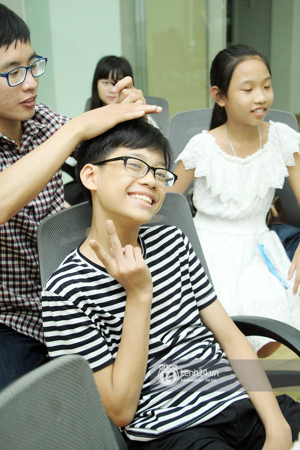Đông Nhi căng thẳng tập hát cho học trò nhí, vừa chuẩn bị liveshow - Ảnh 11. Đông Nhi căng thẳng tập hát cho học trò nhí, vừa chuẩn bị liveshow - Ảnh 11.