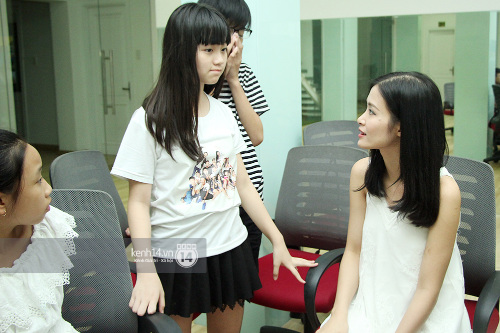 Đông Nhi căng thẳng tập hát cho học trò nhí, vừa chuẩn bị liveshow - Ảnh 15. Đông Nhi căng thẳng tập hát cho học trò nhí, vừa chuẩn bị liveshow - Ảnh 15.