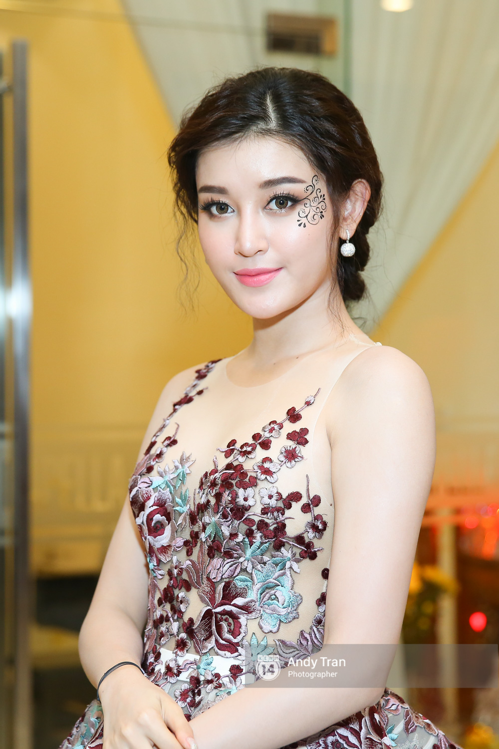 Cùng hóa trang công nương, Huyền My và Trương Ngọc Ánh - ai ấn tượng hơn? - Ảnh 3. Cùng hóa trang công nương, Huyền My và Trương Ngọc Ánh - ai ấn tượng hơn? - Ảnh 3.