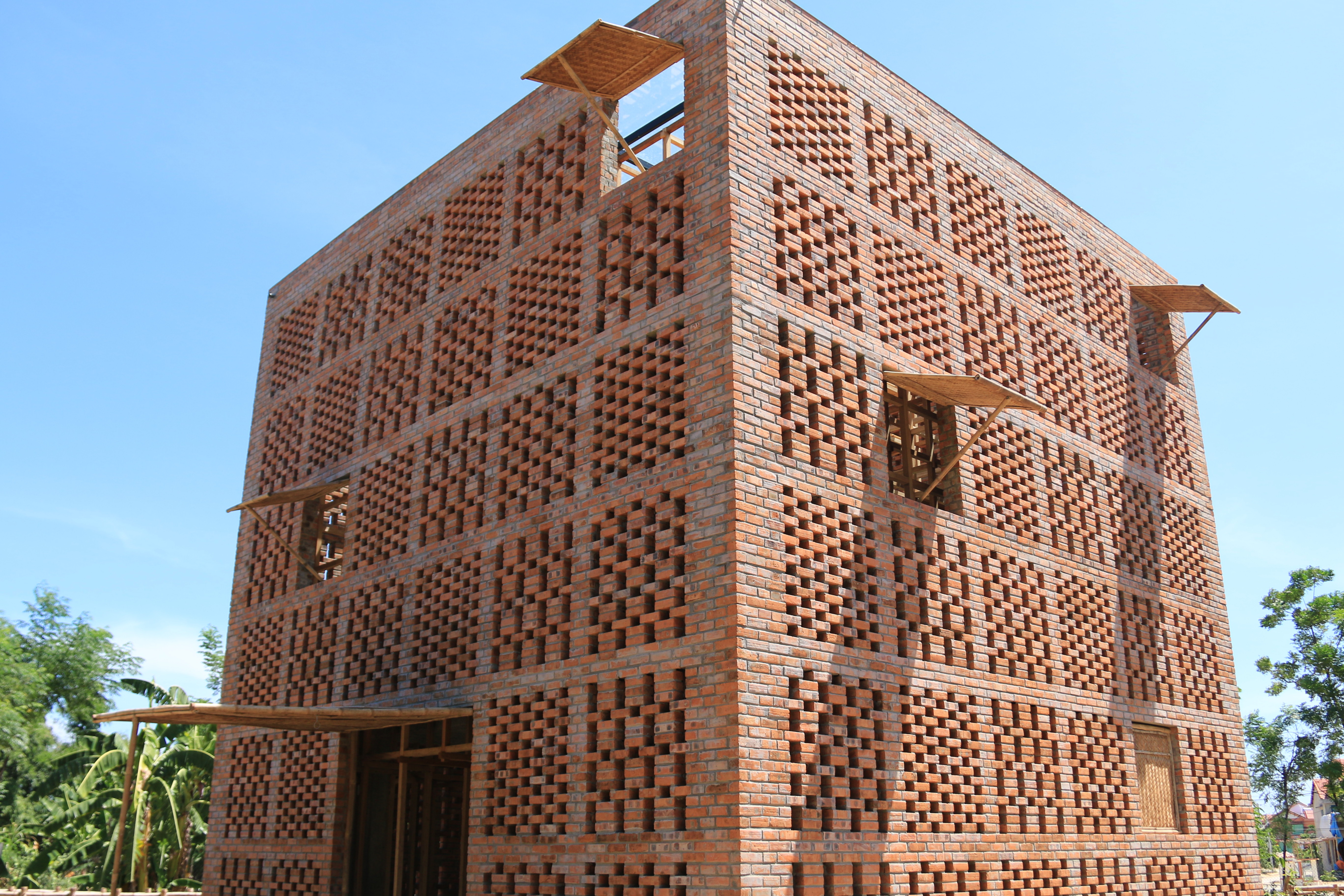 - Ảnh 4. - Ảnh 4.