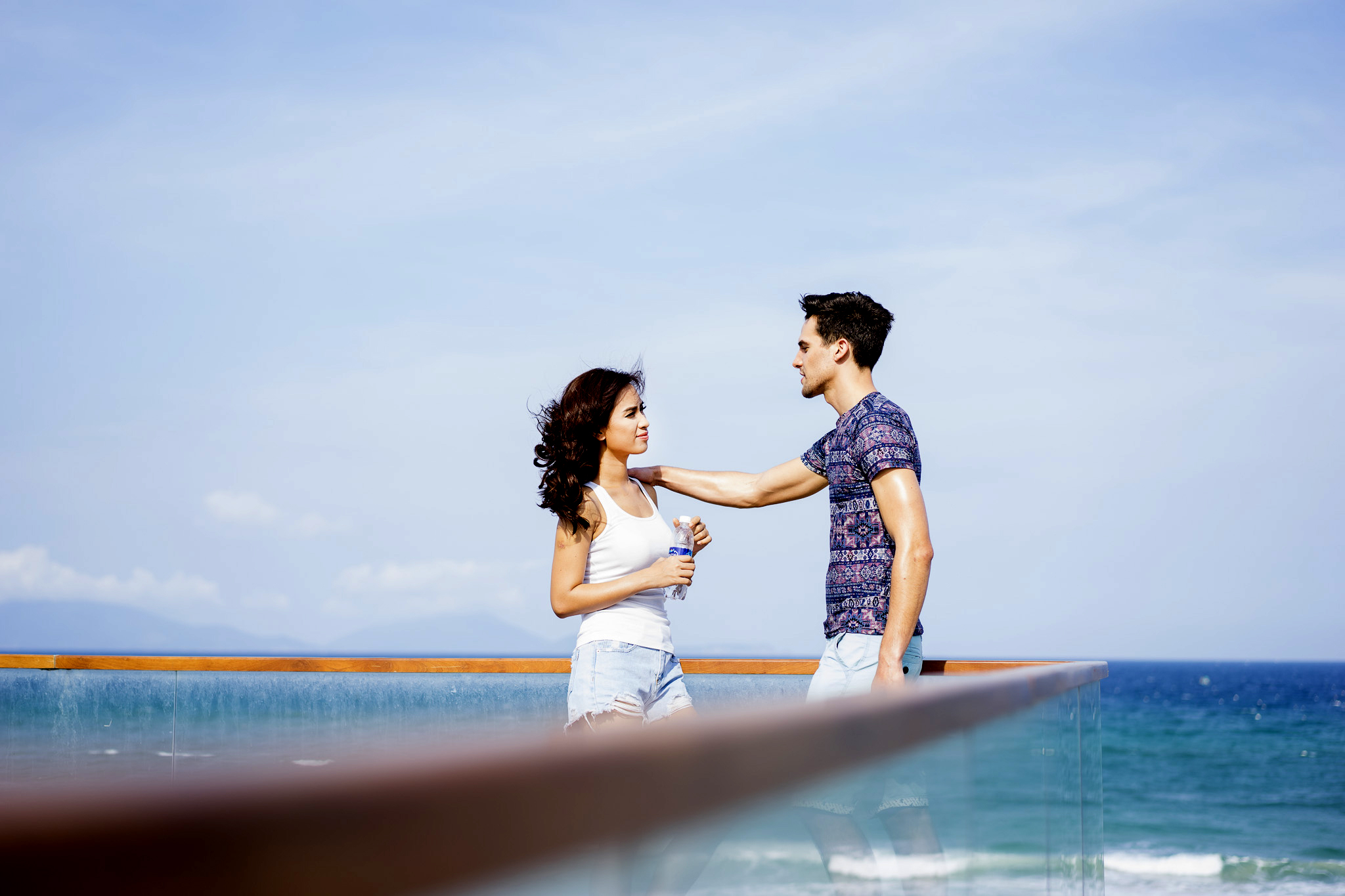 Ái Phương tình tứ bên trai Tây 6 múi trong MV mới - Ảnh 5. Ái Phương tình tứ bên trai Tây 6 múi trong MV mới - Ảnh 5.
