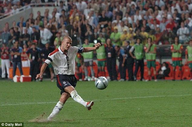 Sau 12 năm, Harry Kane tái hiện cú sút penalty hỏng ăn của Beckham - Ảnh 4.