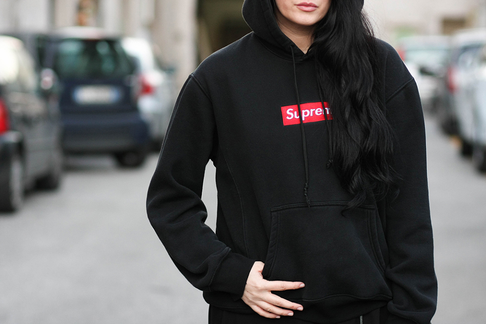 Chuyện thật như đùa: Viên gạch hàng hiệu được các tín đồ thời trang xếp hàng chờ mua, đấu giá eBay lên đến... 20 triệu - Ảnh 19. Chuyện thật như đùa: Viên gạch hàng hiệu được các tín đồ thời trang xếp hàng chờ mua, đấu giá eBay lên đến... 20 triệu - Ảnh 19.