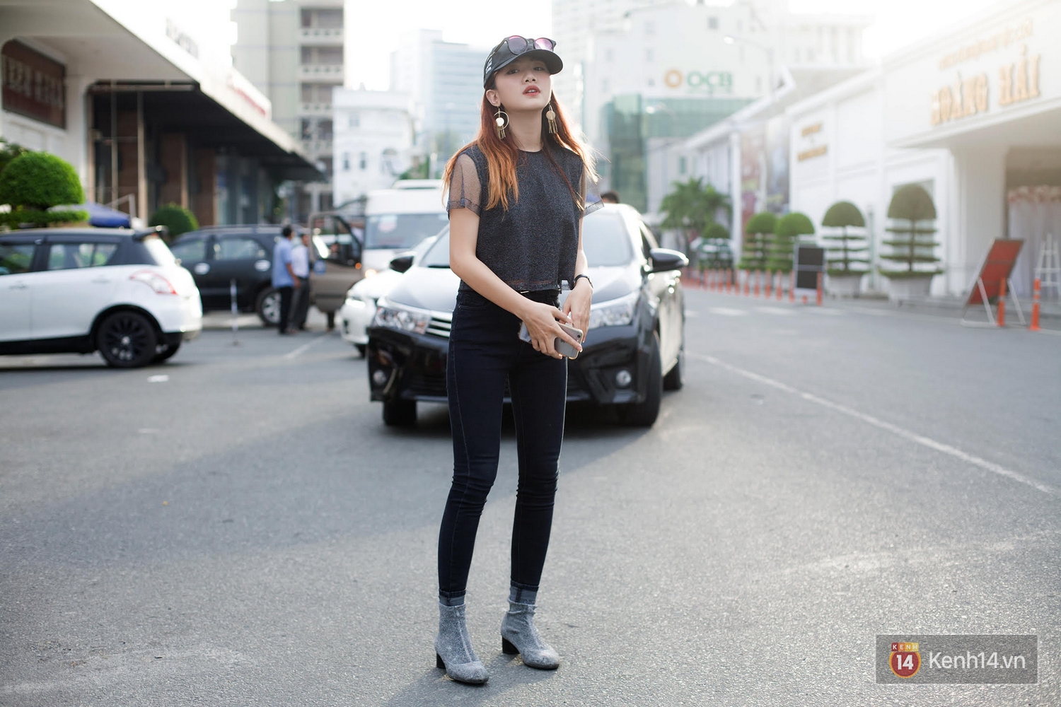 Giới trẻ 2 miền tuần qua ăn vận không chỉ thời thượng mà còn tôn dáng đến nhường này nữa - Ảnh 9. Giới trẻ 2 miền tuần qua ăn vận không chỉ thời thượng mà còn tôn dáng đến nhường này nữa - Ảnh 9.