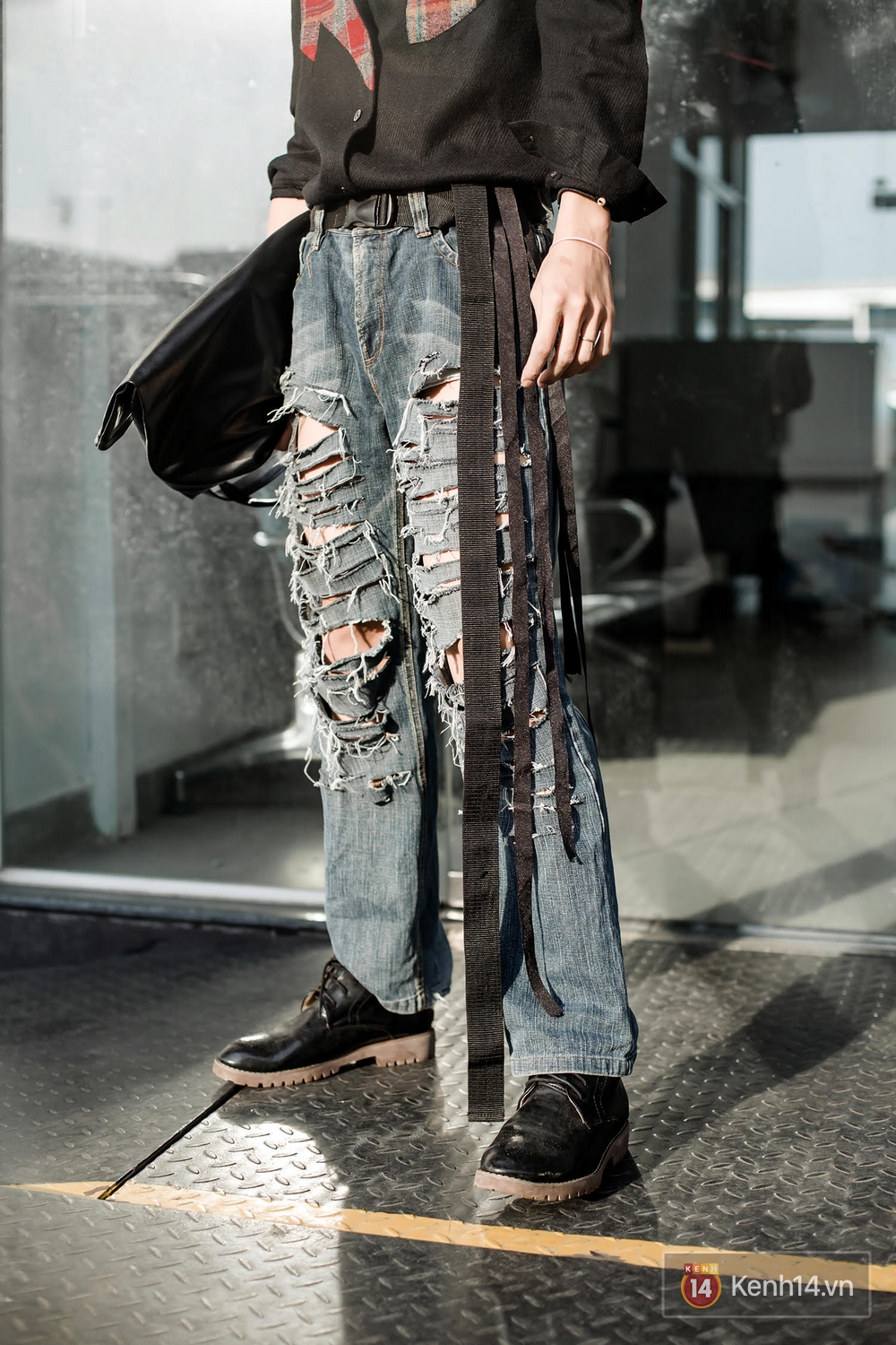 Giới trẻ 2 miền tuần qua ăn vận không chỉ thời thượng mà còn tôn dáng đến nhường này nữa - Ảnh 14. Giới trẻ 2 miền tuần qua ăn vận không chỉ thời thượng mà còn tôn dáng đến nhường này nữa - Ảnh 14.