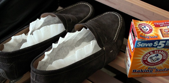 2 điều thần kỳ mà baking soda có thể làm với đôi giày của bạn - Ảnh 3.