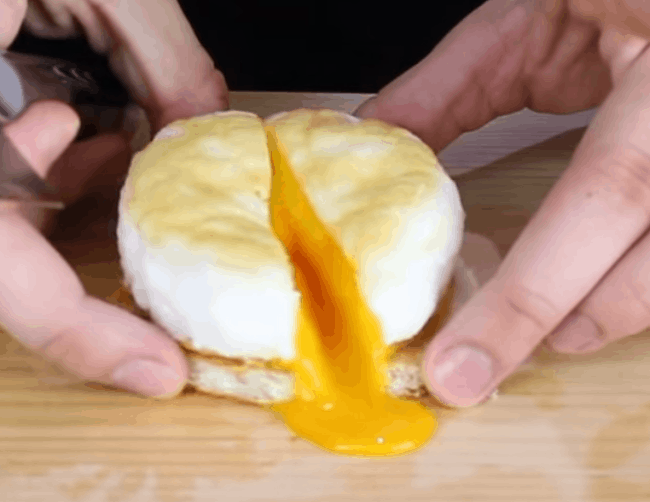 Làm bánh trứng lòng đào ngon tan chảy mà không cần bột cũng chẳng cần lò - Ảnh 9. Làm bánh trứng lòng đào ngon tan chảy mà không cần bột cũng chẳng cần lò - Ảnh 9.