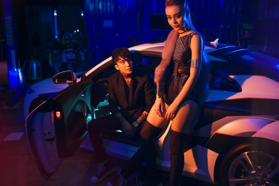 MLee khóa môi B Trần, khoe vóc dáng nóng bỏng trong MV mới - Ảnh 7. MLee khóa môi B Trần, khoe vóc dáng nóng bỏng trong MV mới - Ảnh 7.