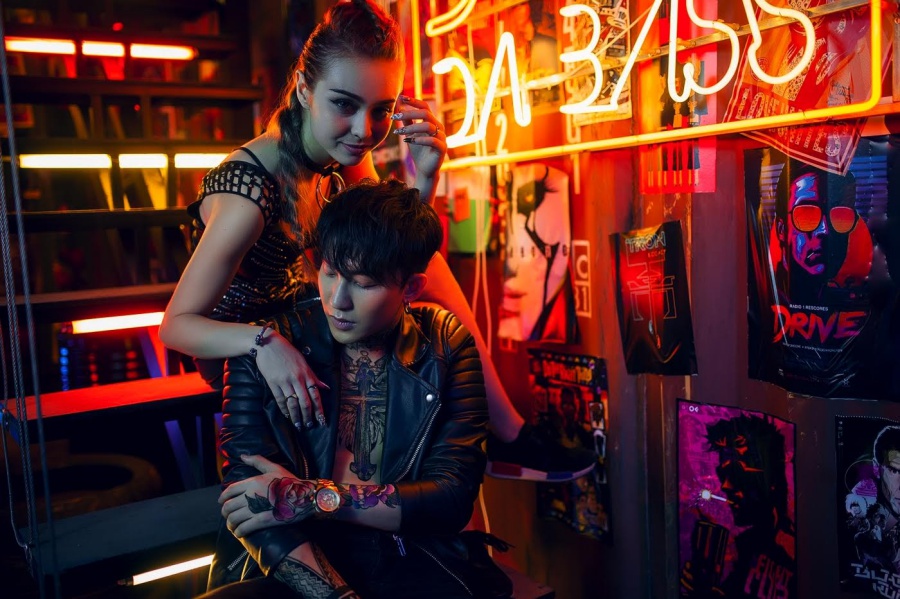 MLee khóa môi B Trần, khoe vóc dáng nóng bỏng trong MV mới - Ảnh 9. MLee khóa môi B Trần, khoe vóc dáng nóng bỏng trong MV mới - Ảnh 9.
