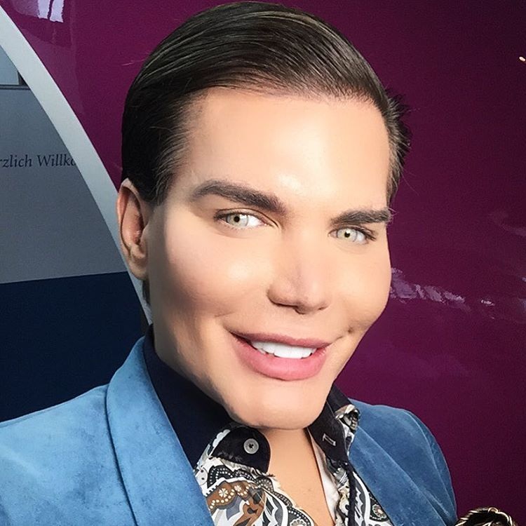 Chiêm ngưỡng khuôn mặt cứng như nhựa của búp bê Ken thủng mũi - Ảnh 6. Chiêm ngưỡng khuôn mặt cứng như nhựa của búp bê Ken thủng mũi - Ảnh 6.