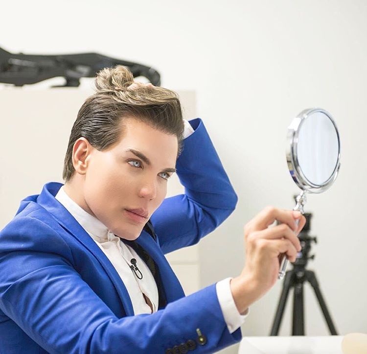 Chiêm ngưỡng khuôn mặt cứng như nhựa của búp bê Ken thủng mũi - Ảnh 7. Chiêm ngưỡng khuôn mặt cứng như nhựa của búp bê Ken thủng mũi - Ảnh 7.