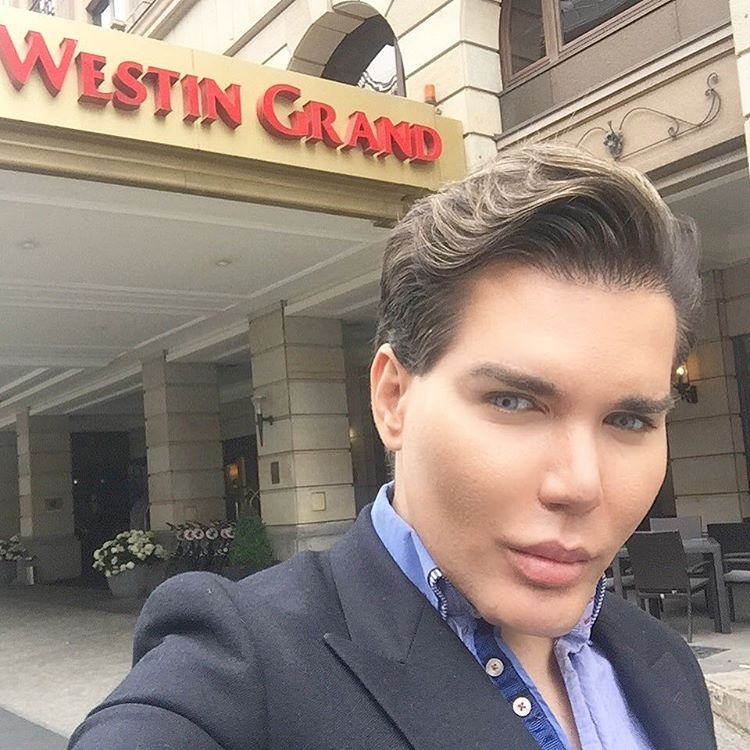 Chiêm ngưỡng khuôn mặt cứng như nhựa của búp bê Ken thủng mũi - Ảnh 8. Chiêm ngưỡng khuôn mặt cứng như nhựa của búp bê Ken thủng mũi - Ảnh 8.