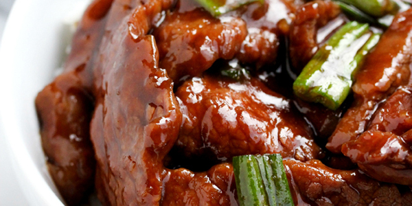 Nấu một nồi thịt bò hầm kiểu Mông Cổ nóng hổi ăn ngày rét - Ảnh 1.