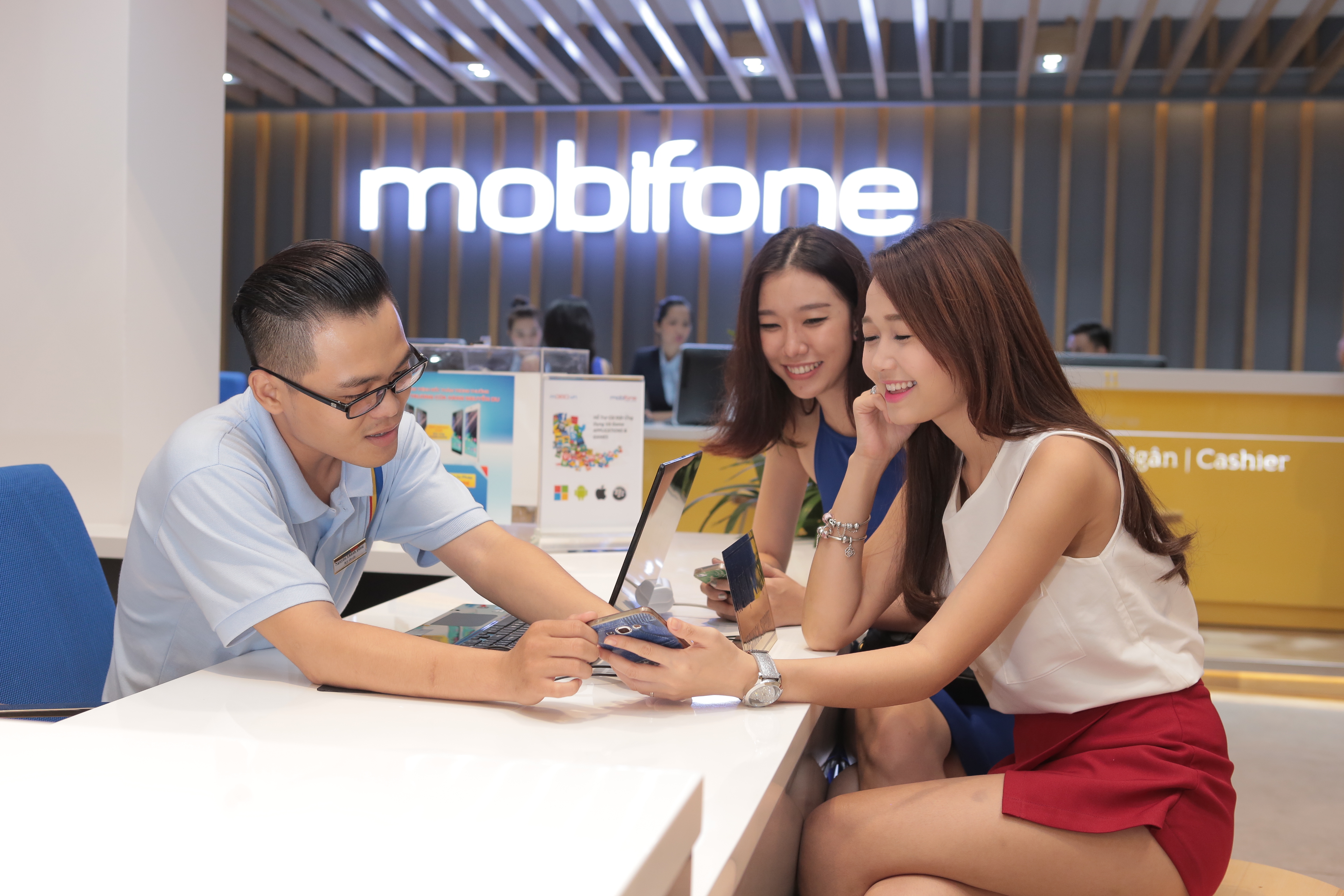 Dân văn phòng dễ dàng mua iPhone 7 với chính sách ưu đãi của nhà mạng - Ảnh 1. Dân văn phòng dễ dàng mua iPhone 7 với chính sách ưu đãi của nhà mạng - Ảnh 1.