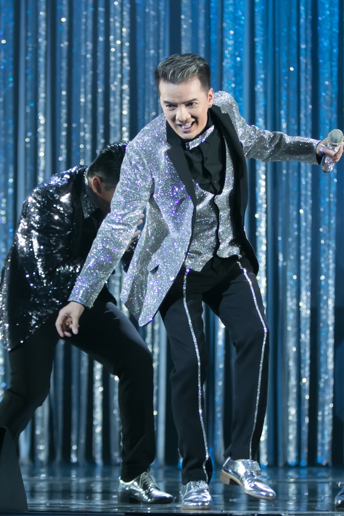Liveshow 20 năm ca hát của Đàm Vĩnh Hưng: Hoành tráng, màu sắc như Las Vegas thu nhỏ - Ảnh 35. Liveshow 20 năm ca hát của Đàm Vĩnh Hưng: Hoành tráng, màu sắc như Las Vegas thu nhỏ - Ảnh 35.