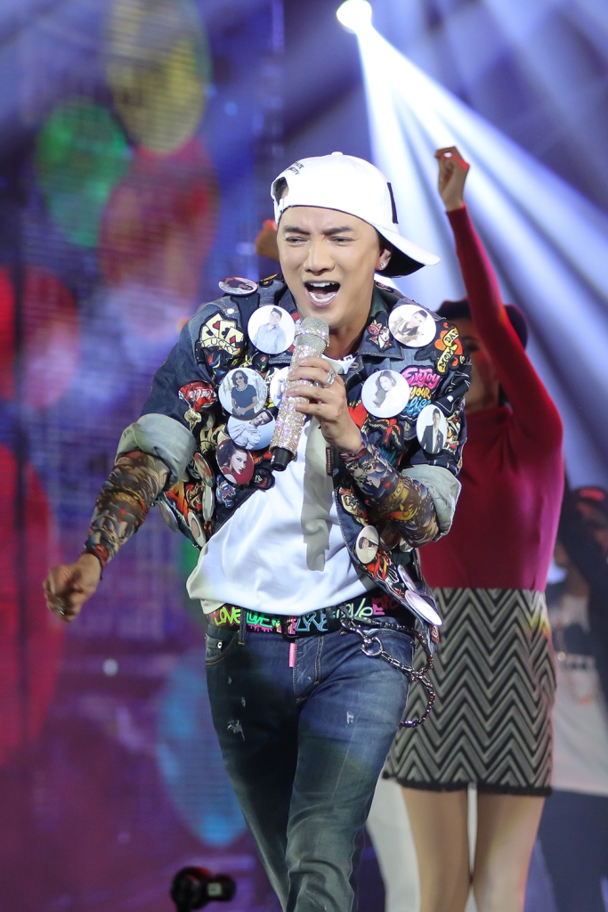 Liveshow 20 năm ca hát của Đàm Vĩnh Hưng: Hoành tráng, màu sắc như Las Vegas thu nhỏ - Ảnh 28. Liveshow 20 năm ca hát của Đàm Vĩnh Hưng: Hoành tráng, màu sắc như Las Vegas thu nhỏ - Ảnh 28.