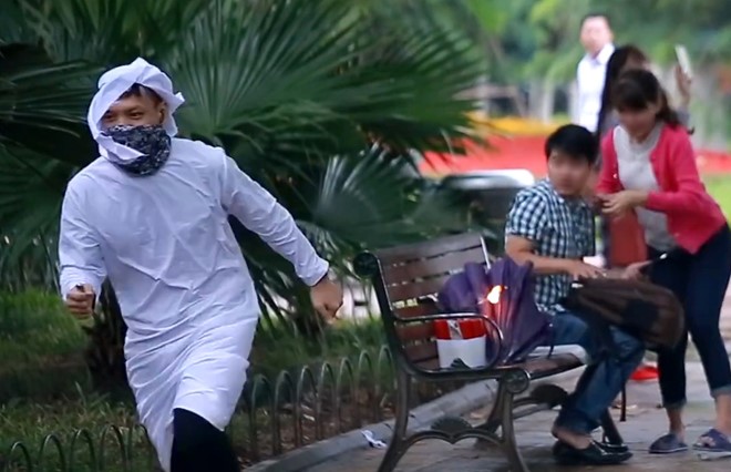 Chân dung nhóm thanh niên ra đường đốt bom mới bị bắt giữ - Ảnh 4. Chân dung nhóm thanh niên ra đường đốt bom mới bị bắt giữ - Ảnh 4.